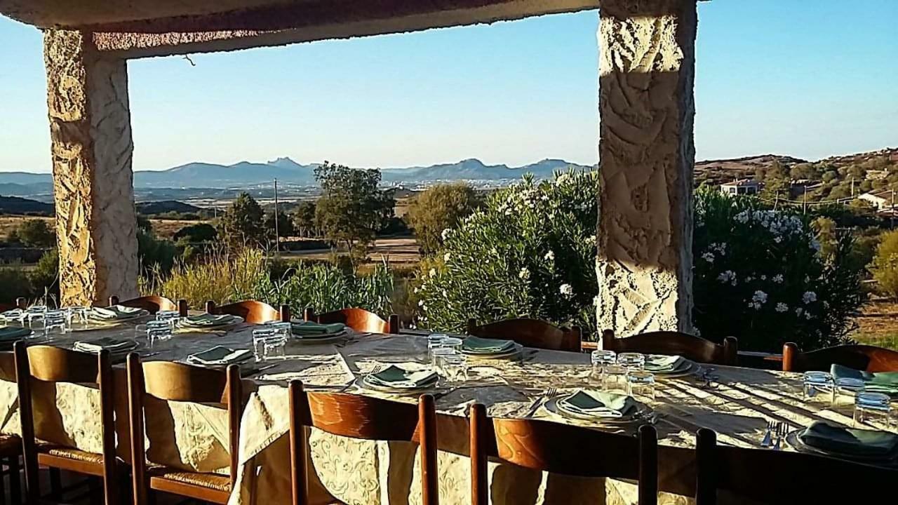 Farm Stay Gli Oleandri Loiri Porto San Paolo Exterior photo